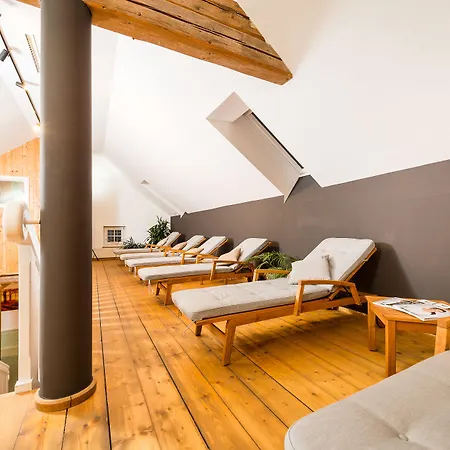 دي هيندينبورغ 4*